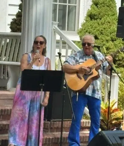 Mauka & Makai, performing live
